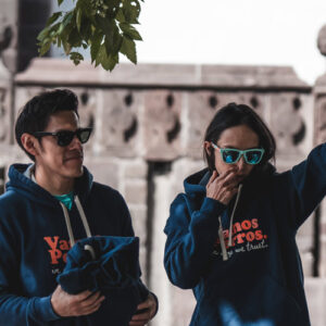 Hoodie azul "in dog we trust"